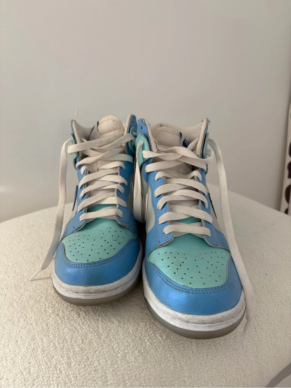 Nike Kids High-Top Sneakers in Aqua, Light Blue & Navy